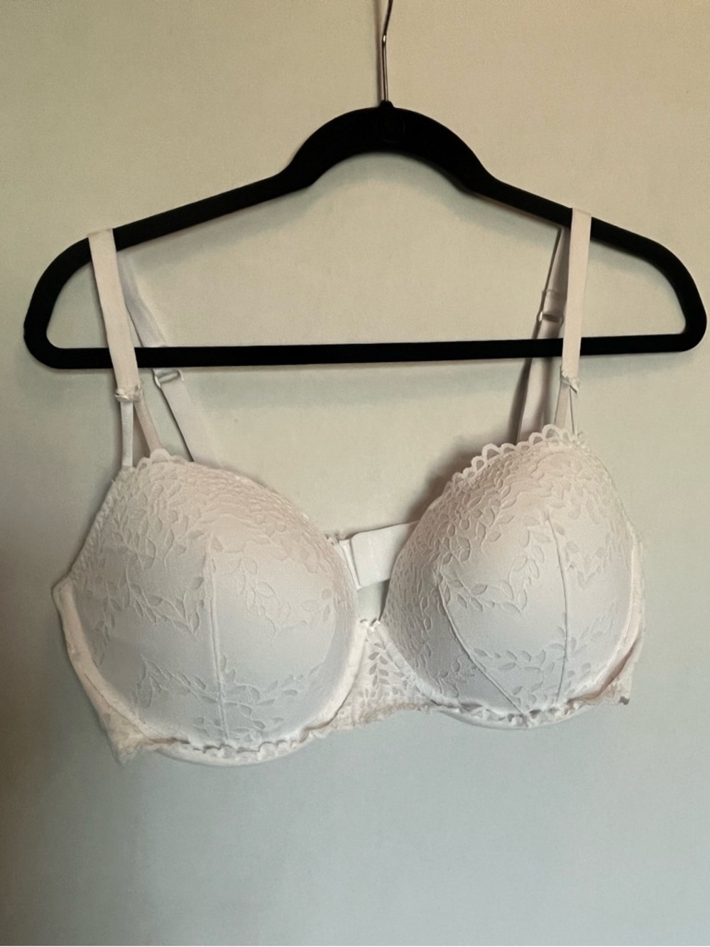 PINK Victoria’s Secret White Lace T-Shirt Bra with Light Padding